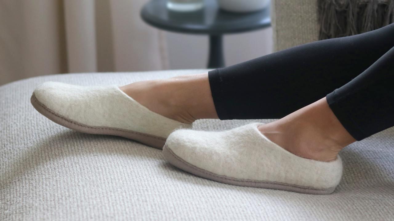 Slippers vs House Shoes: What are the Differences? - Nootkas