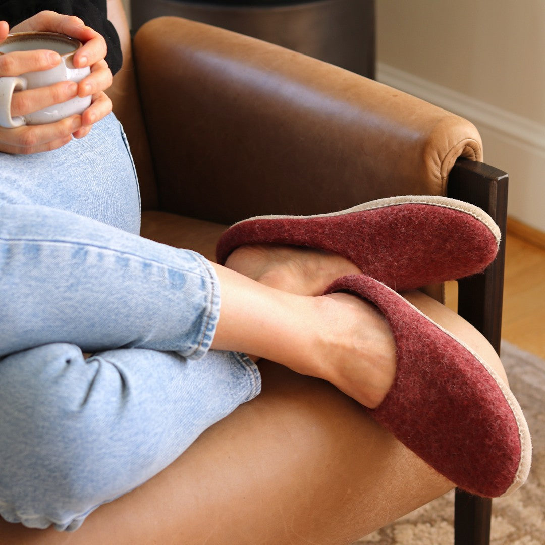 Nootkas Wool Slippers in Bordeaux