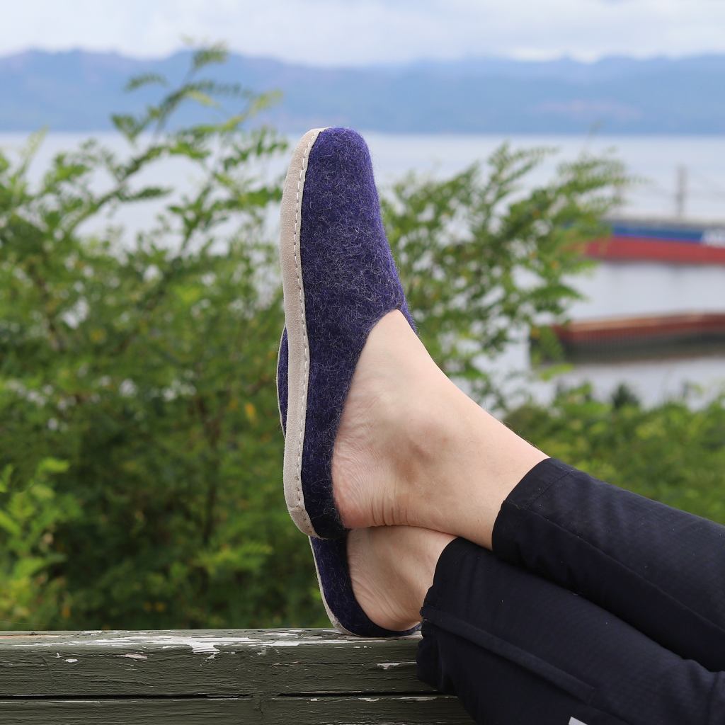 Nootkas Wool Slippers in Indigo