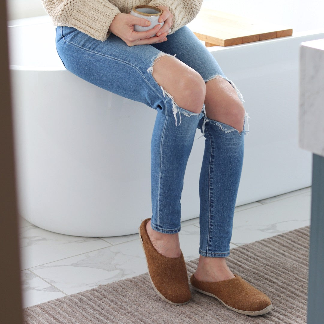 Nootkas Wool Slippers in Toffee