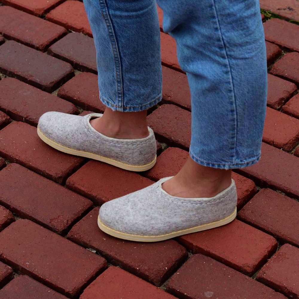 Nootkas Carson Merino Wool House Shoe in Heather Gray on model