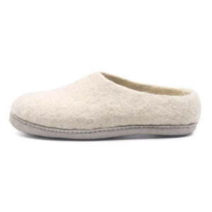 Nootkas Newport Wool House Shoe in oatmeal white with tan sole